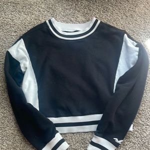 Hollister black and white crewneck
